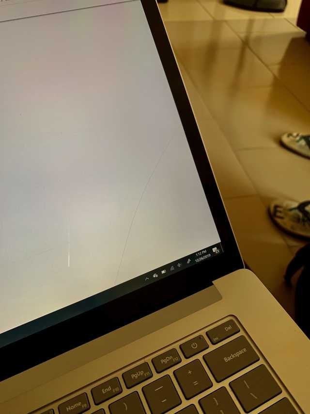 SurfaceLaptop3屏幕意外裂缝 微软免费换屏